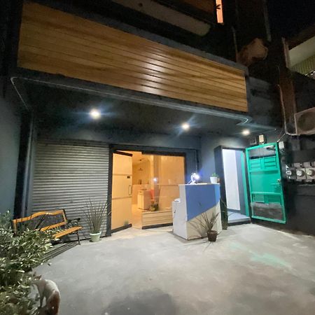 Lime Lite Manila Hostel Makati City Exterior photo