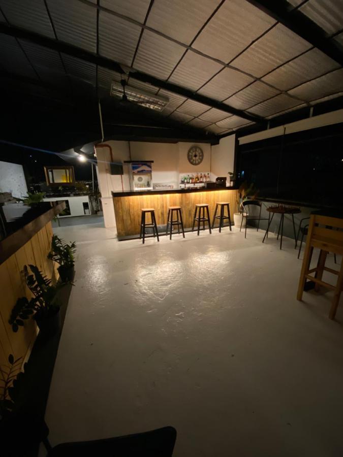 Lime Lite Manila Hostel Makati City Exterior photo