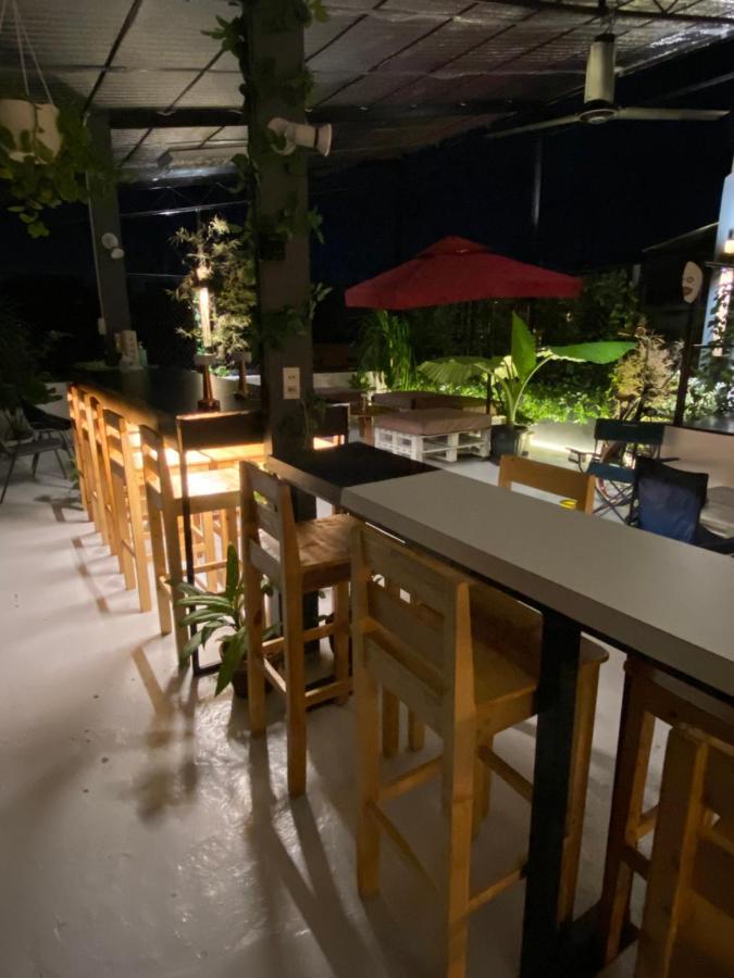 Lime Lite Manila Hostel Makati City Exterior photo