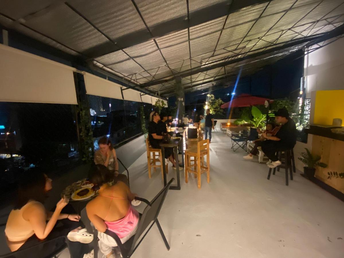 Lime Lite Manila Hostel Makati City Exterior photo