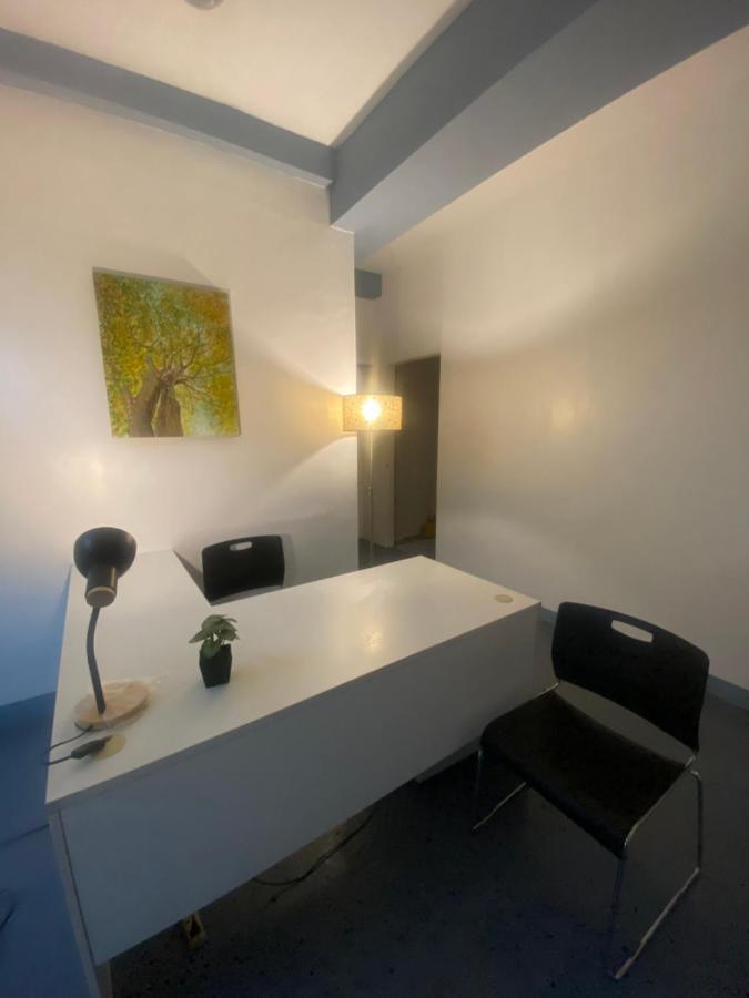 Lime Lite Manila Hostel Makati City Exterior photo