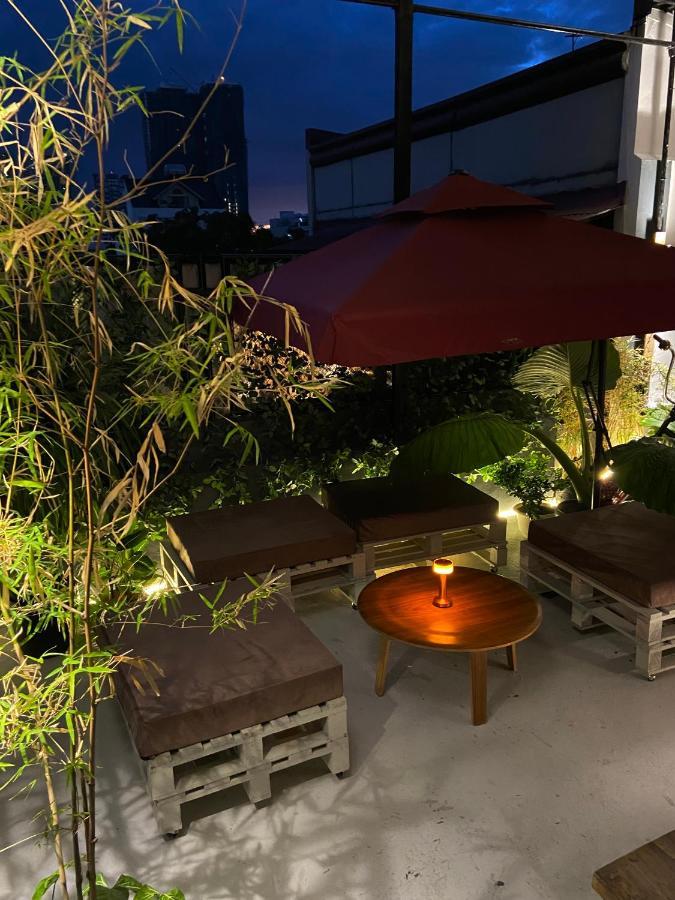 Lime Lite Manila Hostel Makati City Exterior photo