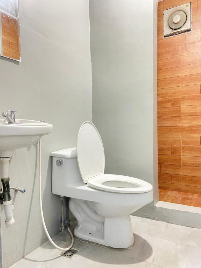 Lime Lite Manila Hostel Makati City Exterior photo