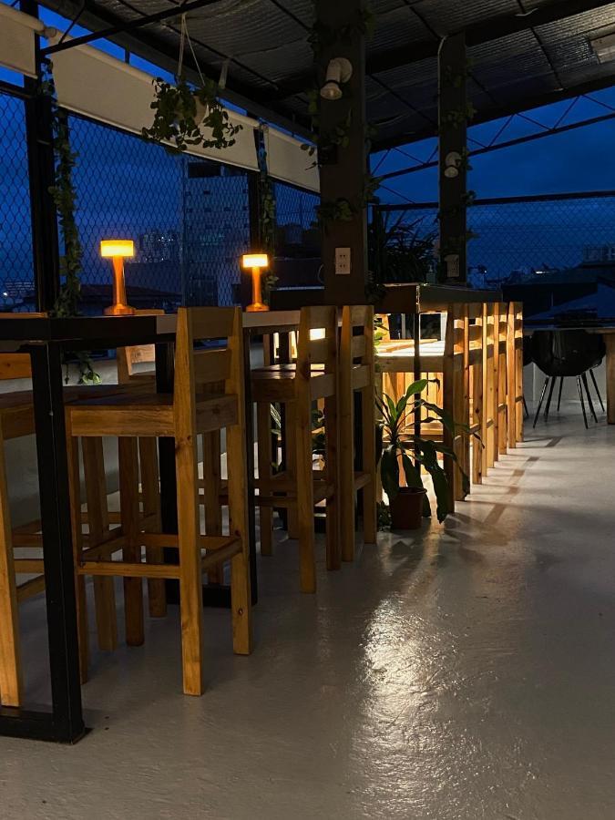 Lime Lite Manila Hostel Makati City Exterior photo
