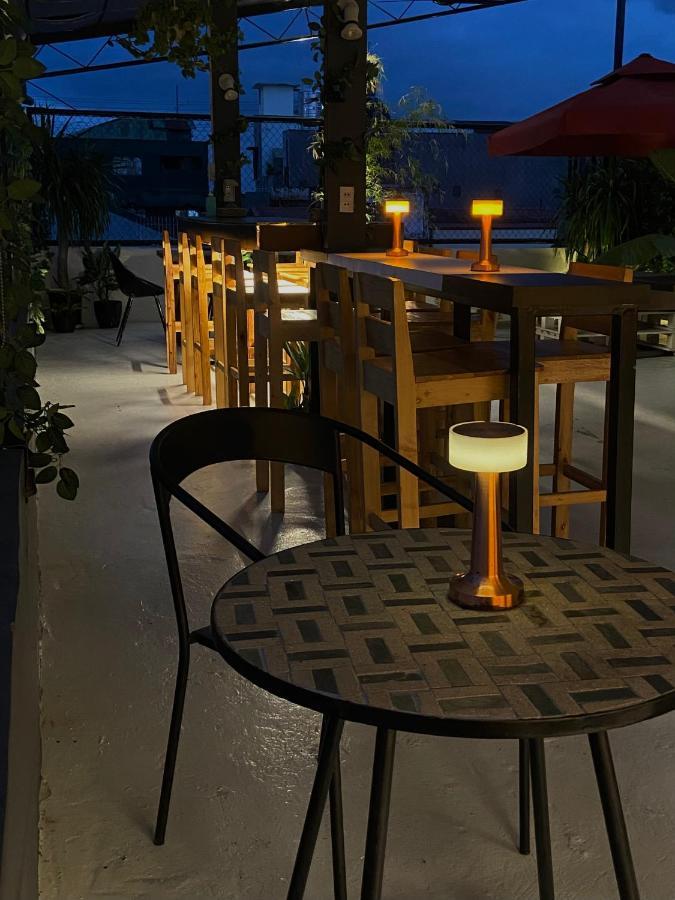 Lime Lite Manila Hostel Makati City Exterior photo