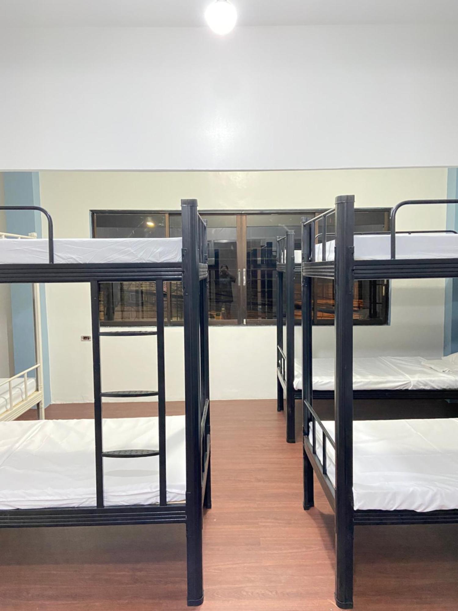 Lime Lite Manila Hostel Makati City Exterior photo